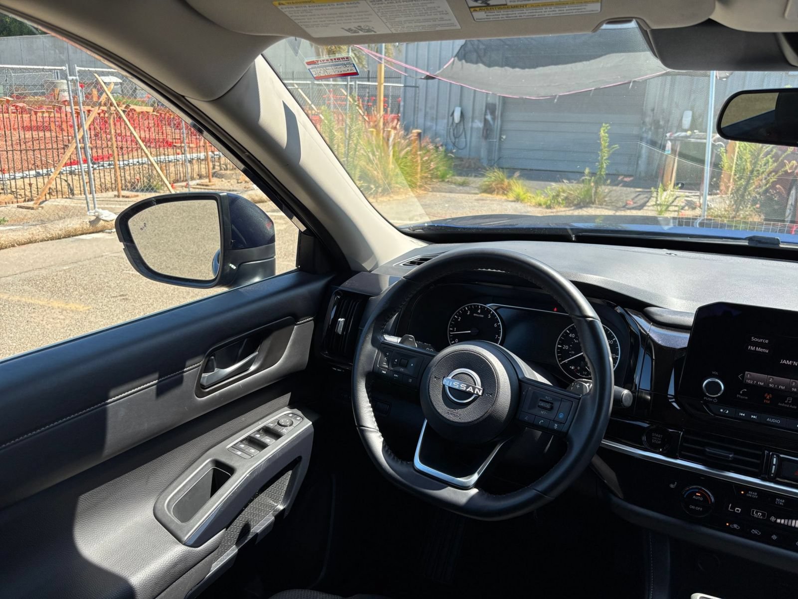 Used 2025 Nissan Pathfinder SV FWD image 36