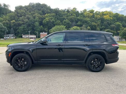 Used 2024 Jeep Grand Cherokee L Laredo AWD/4WD image 9
