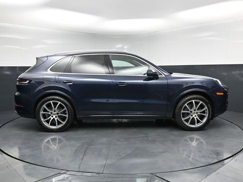 Used 2025 Porsche Cayenne AWD/4WD image 10