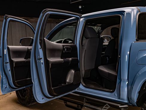 Used 2019 Toyota Tacoma TRD Sport w/ Technology Package image 27