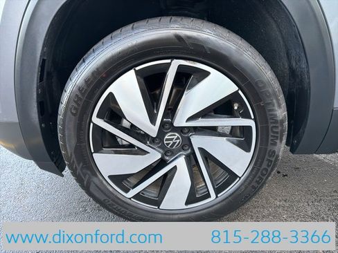 Used 2025 Volkswagen Atlas SE image 28