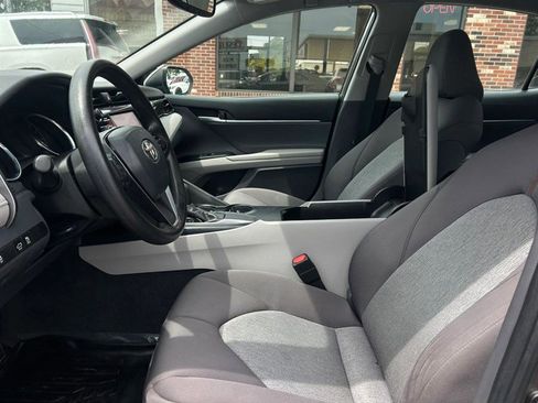 Used 2019 Toyota Camry LE w/ Convenience Package FWD image 18