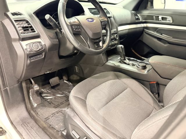Used 2017 Ford Explorer XLT w/ Equipment Group 201A AWD/4WD image 19