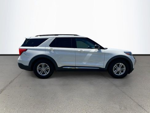 Used 2021 Ford Explorer XLT w/ Equipment Group 202A RWD image 8