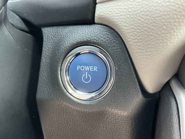 Used 2022 Toyota RAV4 XLE w/ Convenience Package AWD/4WD image 11