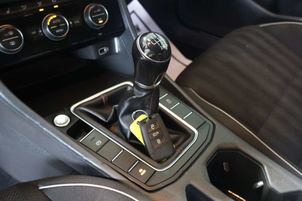 Used 2019 Volkswagen Jetta GLI FWD image 38