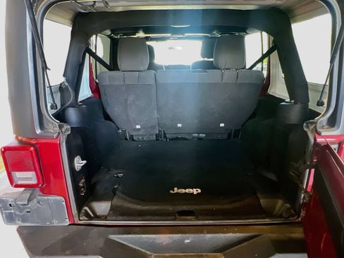 Used 2012 Jeep Wrangler Unlimited Sport AWD/4WD image 23