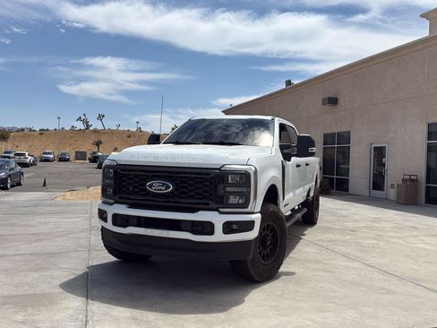 Used 2023 Ford F250 XL w/ STX Appearance Package AWD/4WD image 4
