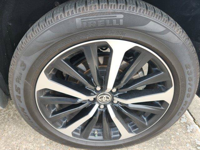 Used 2022 Toyota Highlander XSE FWD image 18