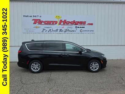 Used 2023 Chrysler Pacifica Touring-L