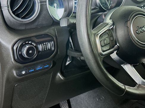 Used 2022 Jeep Wrangler Unlimited Sahara w/ Cold Weather Group AWD/4WD image 16