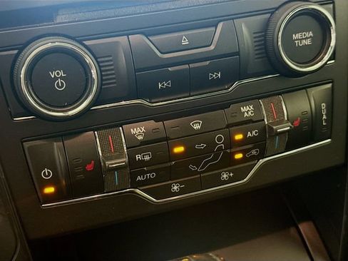 Used 2018 Ford Explorer XLT w/ Equipment Group 202A AWD/4WD image 21