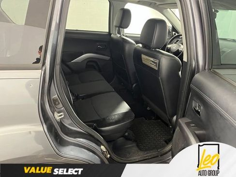 Used 2012 Mitsubishi Outlander SE AWD/4WD image 12
