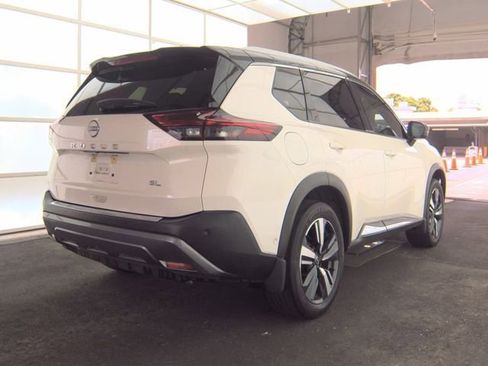Used 2023 Nissan Rogue SL w/ SL Premium Package FWD image 4