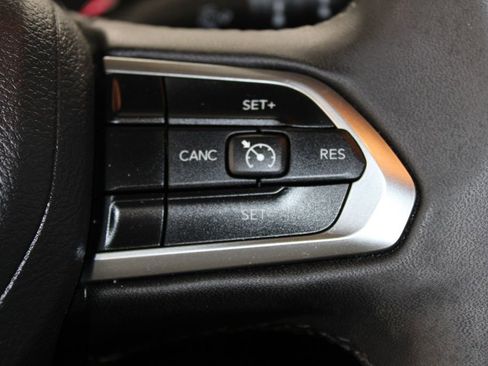 Used 2024 Jeep Compass Latitude image 40