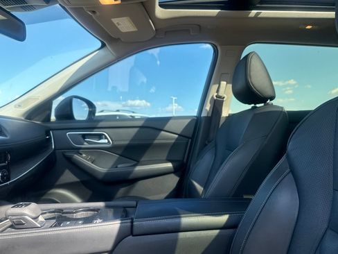 Certified 2025 Nissan Rogue Platinum FWD image 42