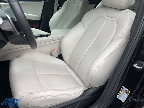 Used 2025 Genesis G70 2.5T image 19