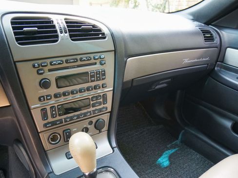 Used 2005 Ford Thunderbird RWD image 31