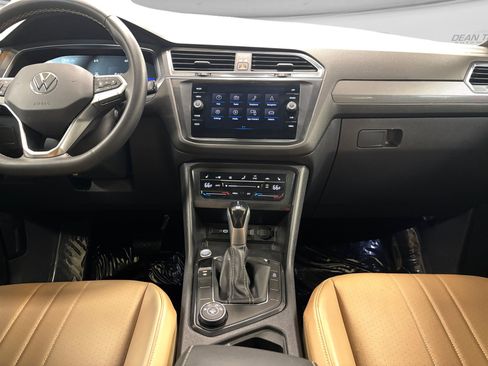 Used 2023 Volkswagen Tiguan SE AWD/4WD image 15