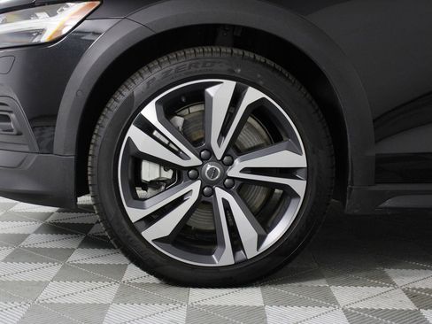 Certified 2025 Volvo V60 B5 Cross Country Plus image 28