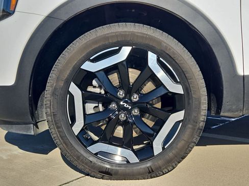 Used 2024 Kia Telluride EX w/ EX Captain's Chair Package AWD/4WD image 12