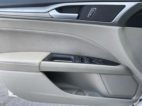 Used 2019 Ford Fusion SE image 13