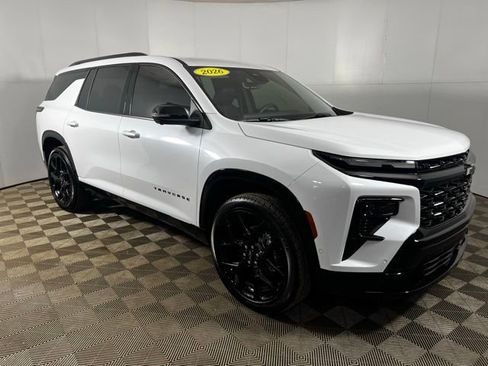 Used 2026 Chevrolet Traverse RS image 3