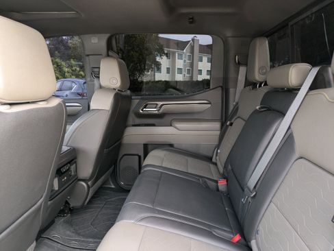 Used 2022 Chevrolet Silverado 1500 ZR2 w/ Technology Package image 14