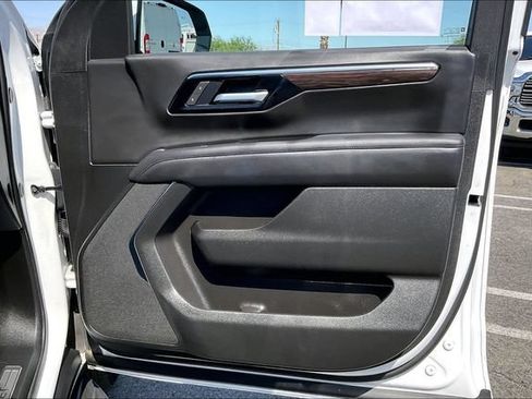 Used 2025 Chevrolet Tahoe LT AWD/4WD image 23