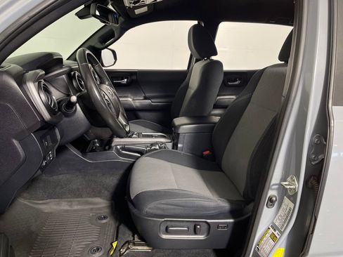 Certified 2020 Toyota Tacoma TRD Off-Road w/ Technology Package image 12