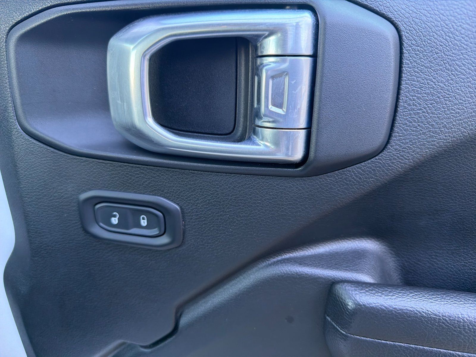 Used 2026 Jeep Gladiator Mojave AWD/4WD image 19