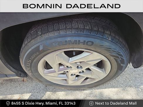 Used 2024 Hyundai Kona SE image 8