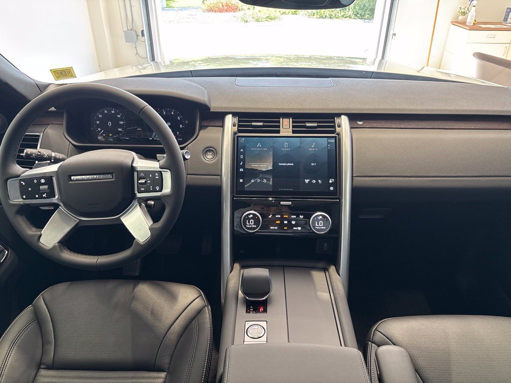 New 2026 Land Rover Discovery S AWD/4WD image 28