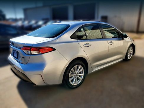 Used 2023 Toyota Corolla LE w/ LE Convenience Package FWD image 17
