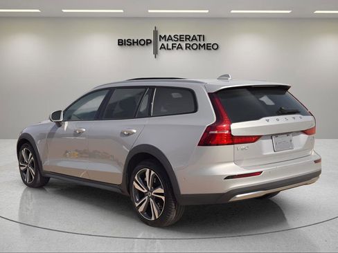 Used 2025 Volvo V60 B5 Cross Country Plus AWD/4WD image 7