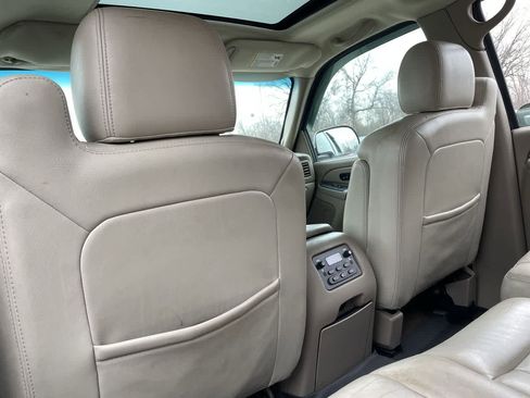 Used 2005 Chevrolet Suburban LT w/ Preferred Equipment Group image 20
