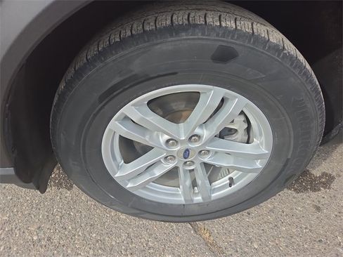 Certified 2022 Ford Explorer XLT w/ Equipment Group 202A image 36