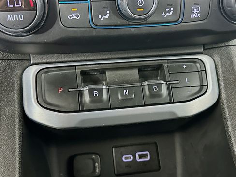 Used 2022 GMC Acadia SLE FWD image 24