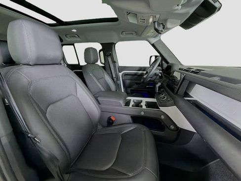 Used 2025 Land Rover Defender 110 S image 31