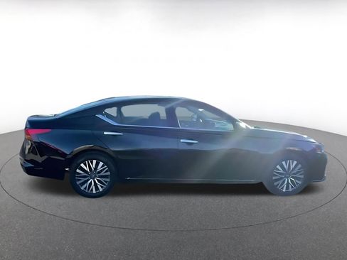 Used 2025 Nissan Altima 2.5 SV image 9