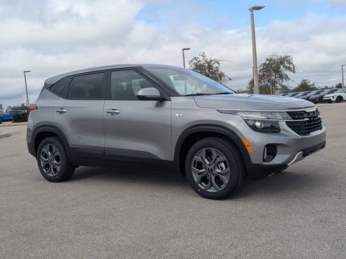 New 2026 Kia Seltos LX image 2