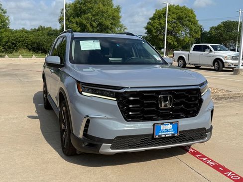 Used 2023 Honda Pilot Touring image 8