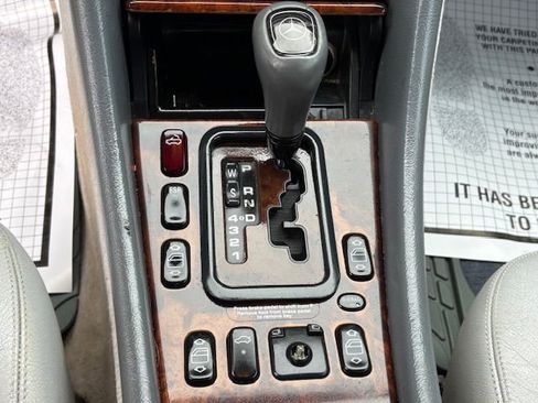 Used 1999 Mercedes-Benz CLK 320 Cabriolet image 20
