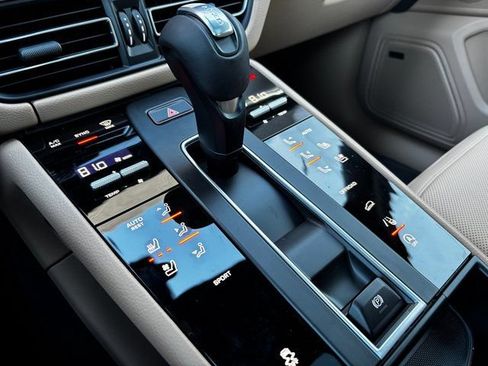 Certified 2026 Porsche Macan AWD/4WD image 21