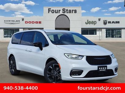 New 2026 Chrysler Pacifica Select