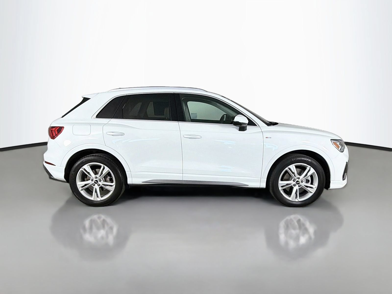 Used 2023 Audi Q3 2.0T Premium Plus w/ Premium Plus Package AWD/4WD image 8