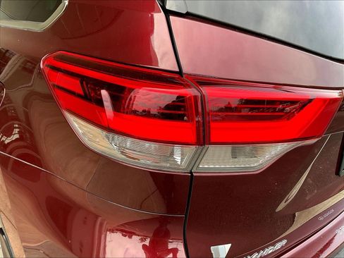 Used 2018 Toyota Highlander Limited AWD/4WD image 23