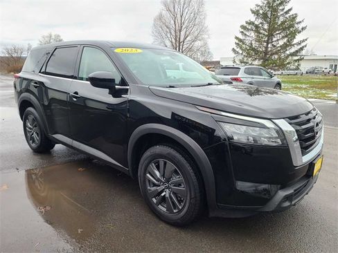 Used 2023 Nissan Pathfinder S image 4