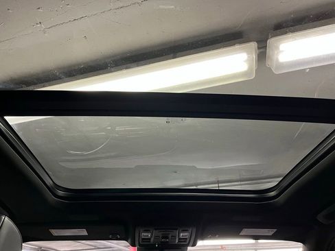 Used 2022 Cadillac Escalade Premium Luxury w/ LPO, Illumination Package image 8