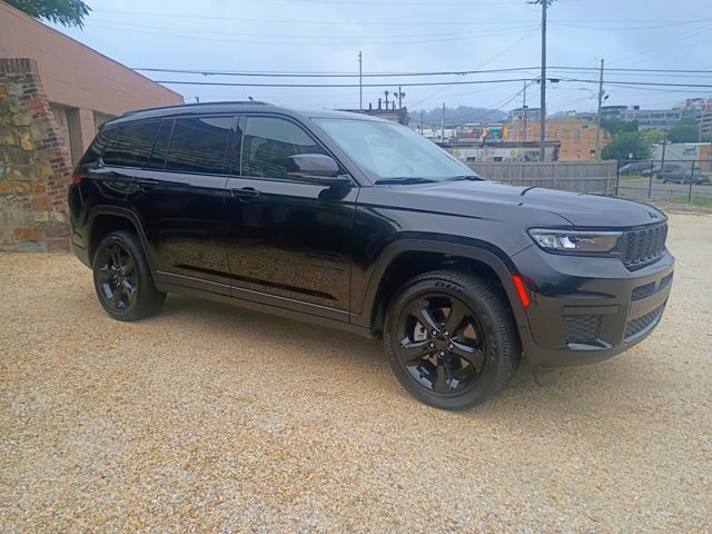 Used 2025 Jeep Grand Cherokee L Altitude RWD image 15